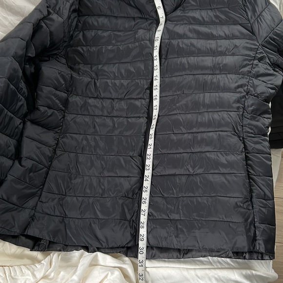 Old navy light weight, puffer jacket. Black. Size XXL ladies. - Picture 7 of 7